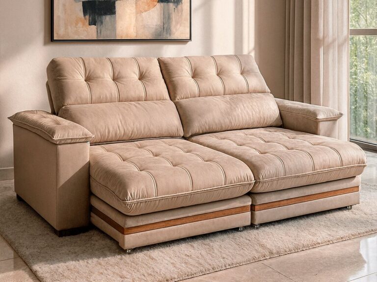 Sofá reclinável de tecido bege em ambiente moderno