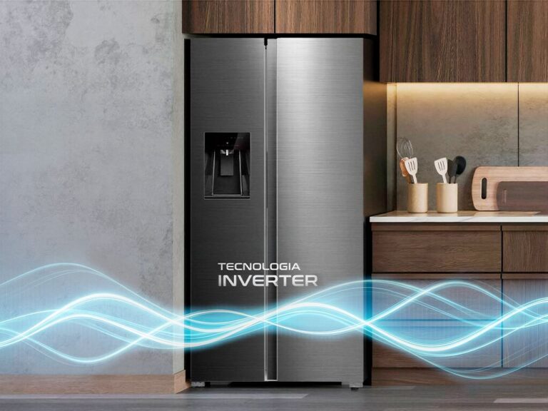 Refrigerador com tecnologia inverter em cozinha moderna